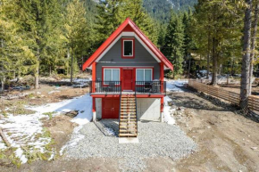 Brand New 3BR Cabin w/Indoor Fireplace and Laundry